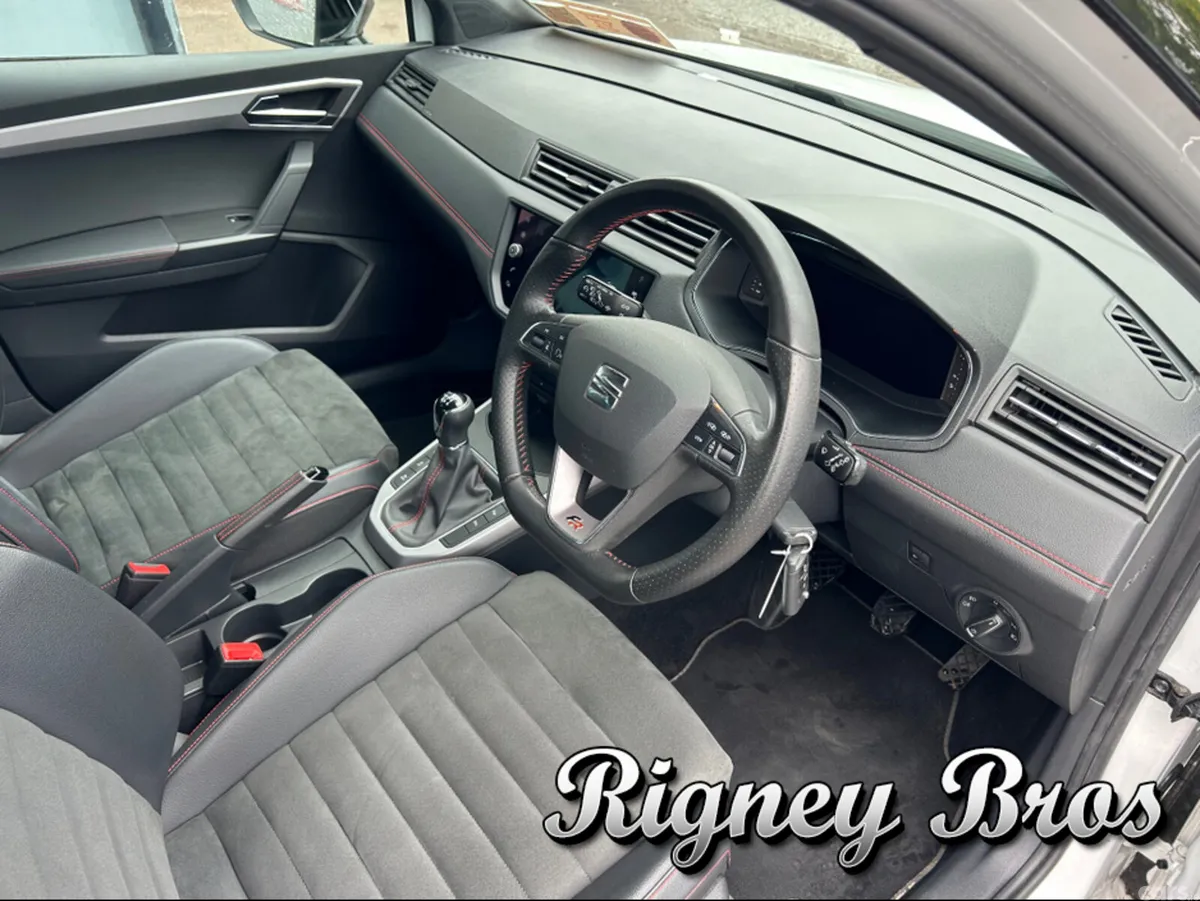 SEAT Arona Hatchback, Petrol, 2021, White