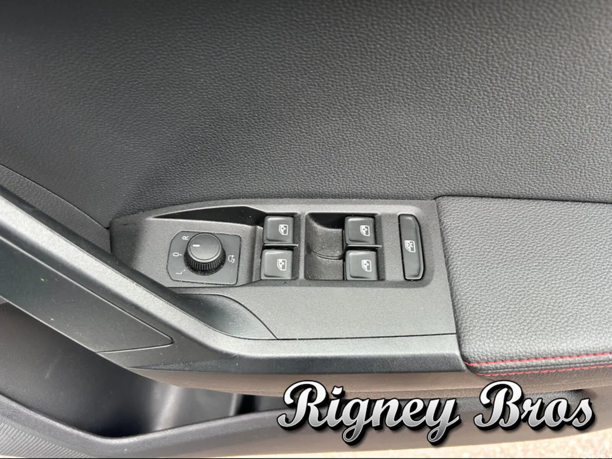 SEAT Arona Hatchback, Petrol, 2021, White