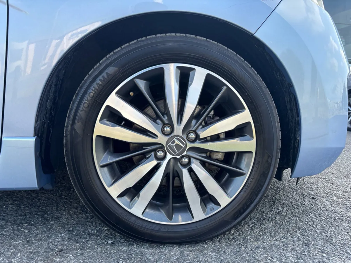 Honda Fit Hatchback, Petrol Hybrid, 2017, Blue