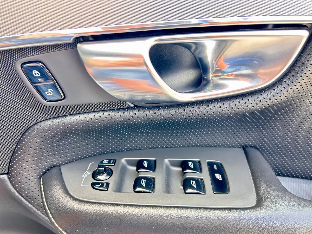 Volvo XC90 SUV, Petrol Plug-in Hybrid, 2018, Blue
