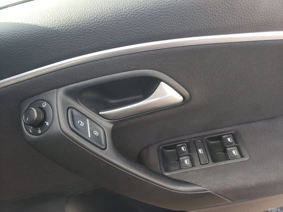 Volkswagen Polo Hatchback, Petrol, 2016, Blue