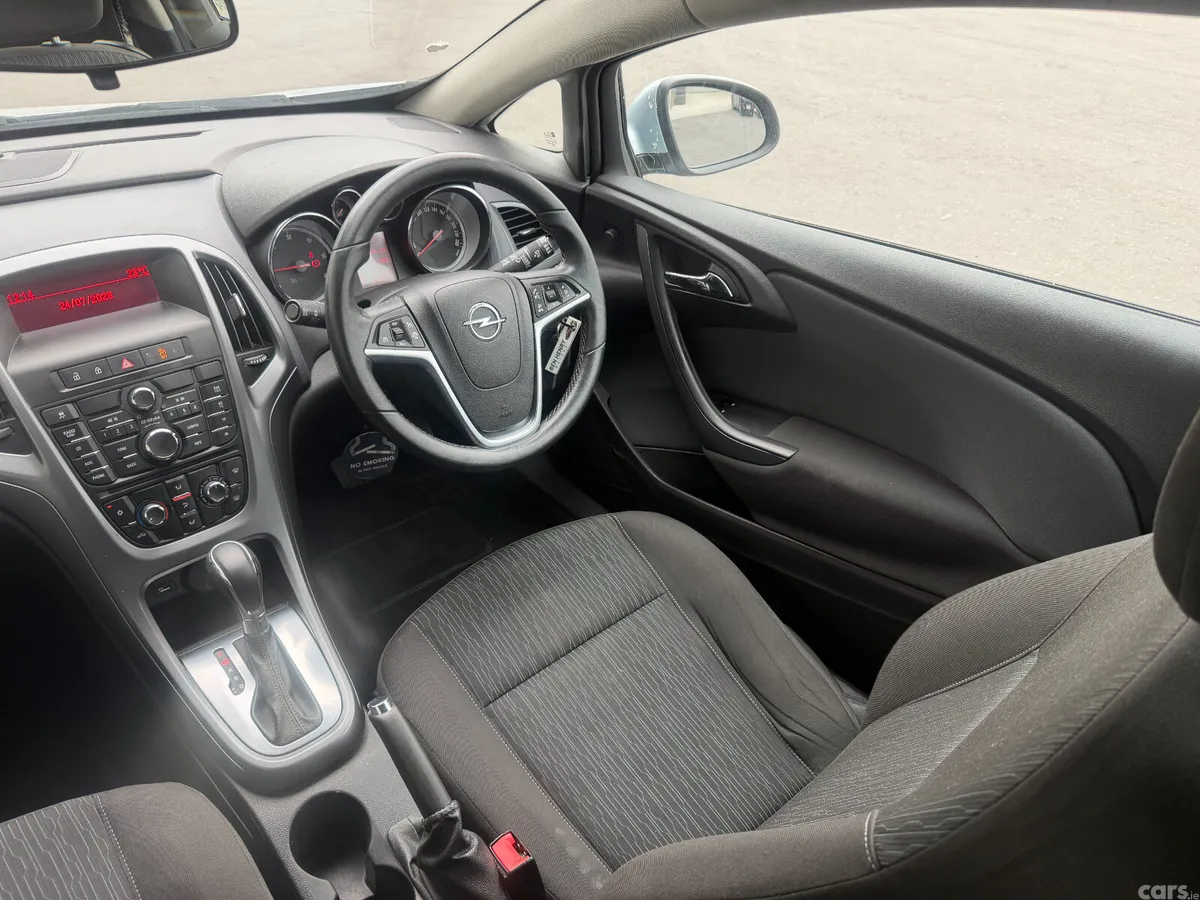 Opel Astra Hatchback, Diesel, 2015, Silver