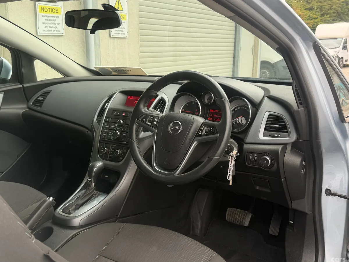 Opel Astra Hatchback, Diesel, 2015, Silver