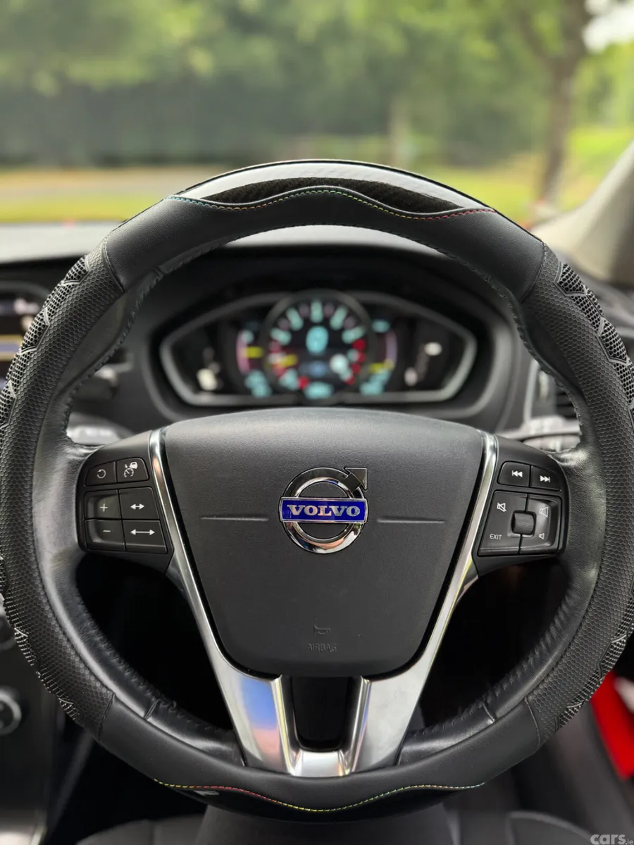 Volvo V40 Hatchback, Petrol, 2015, Red