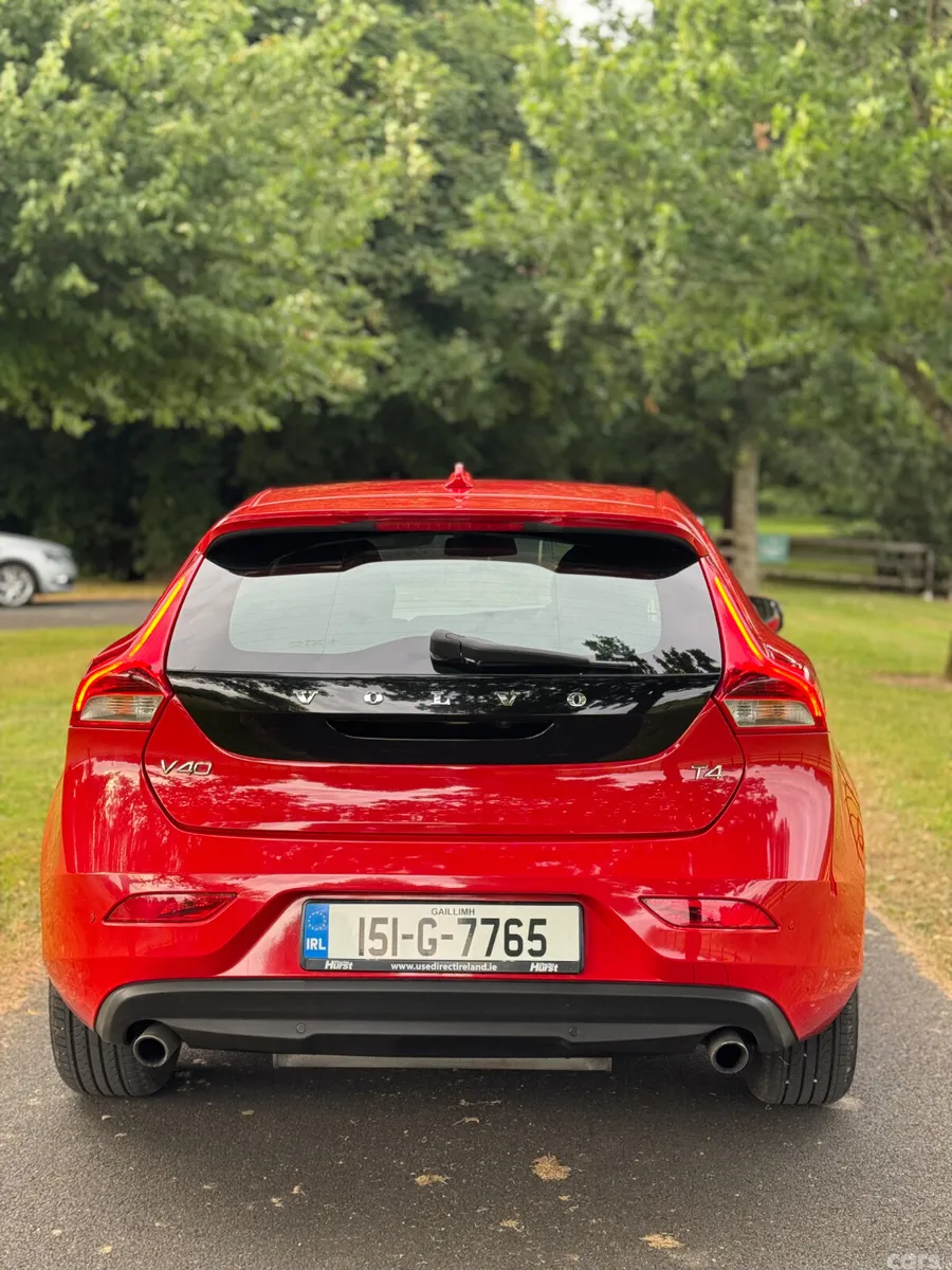Volvo V40 Hatchback, Petrol, 2015, Red