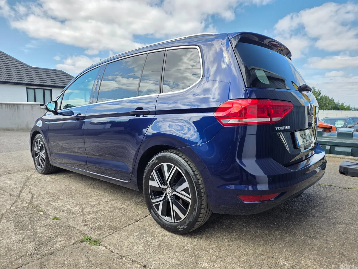 Volkswagen Touran MPV, Diesel, 2021, Blue