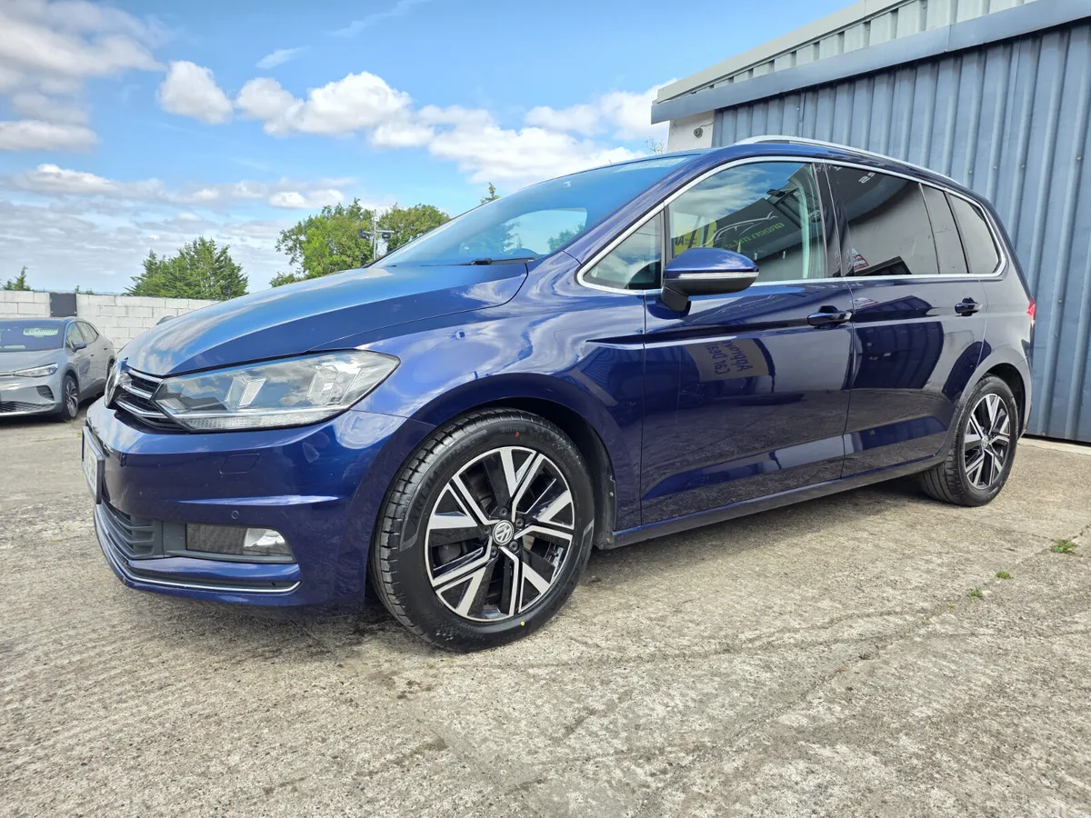 Volkswagen Touran MPV, Diesel, 2021, Blue