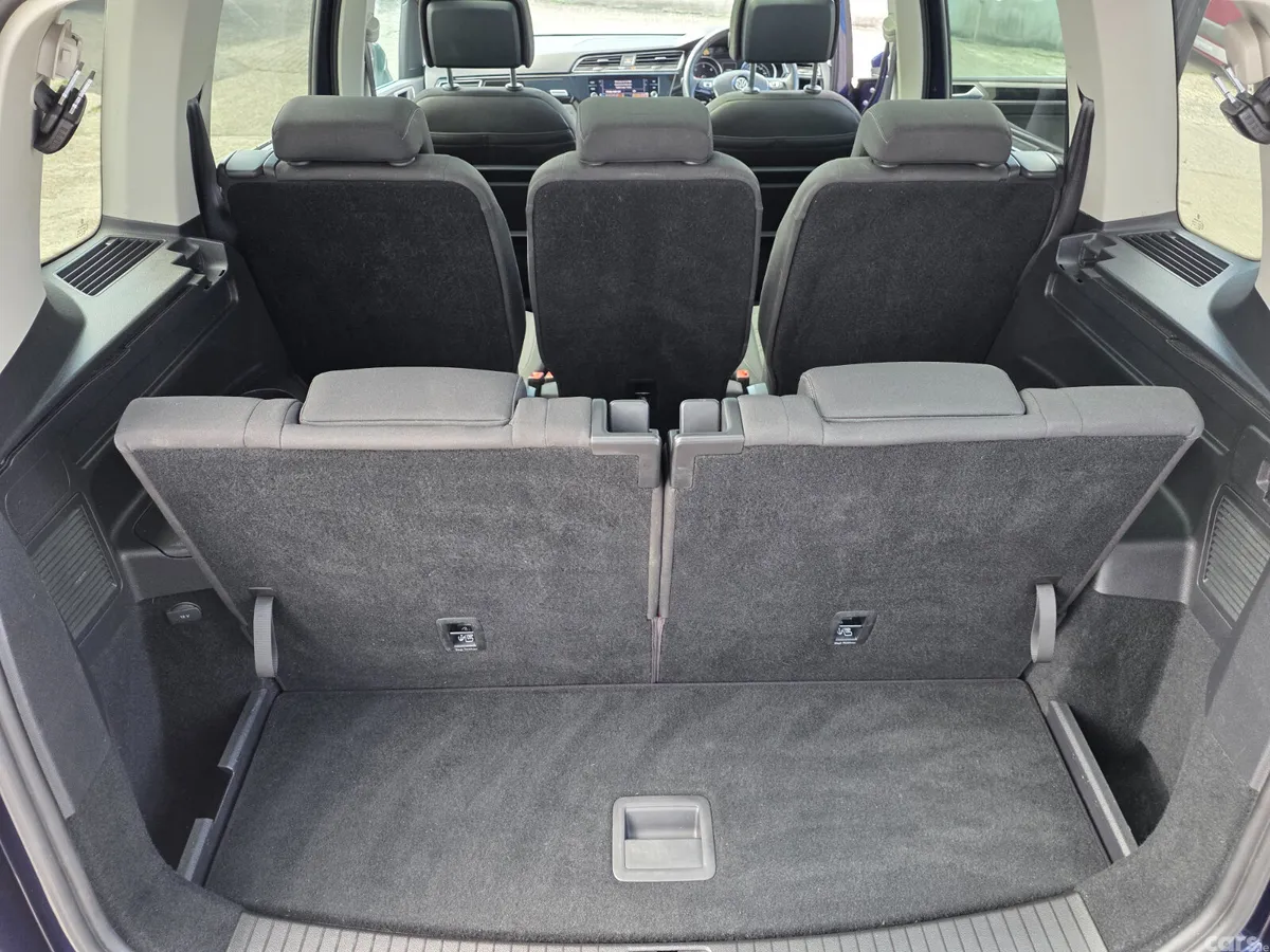Volkswagen Touran MPV, Diesel, 2021, Blue