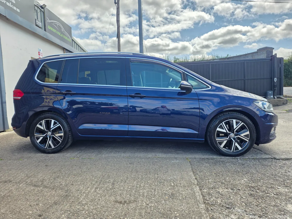 Volkswagen Touran MPV, Diesel, 2021, Blue
