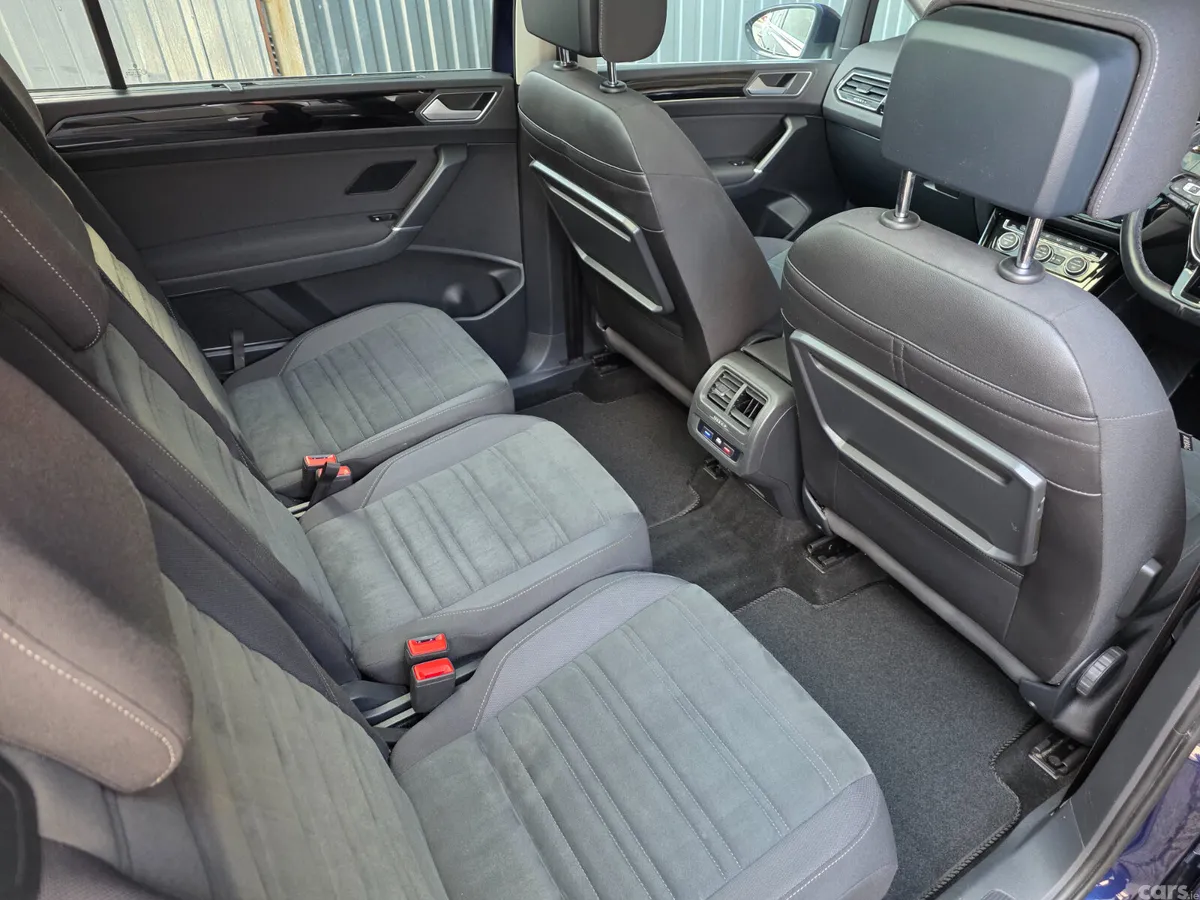 Volkswagen Touran MPV, Diesel, 2021, Blue