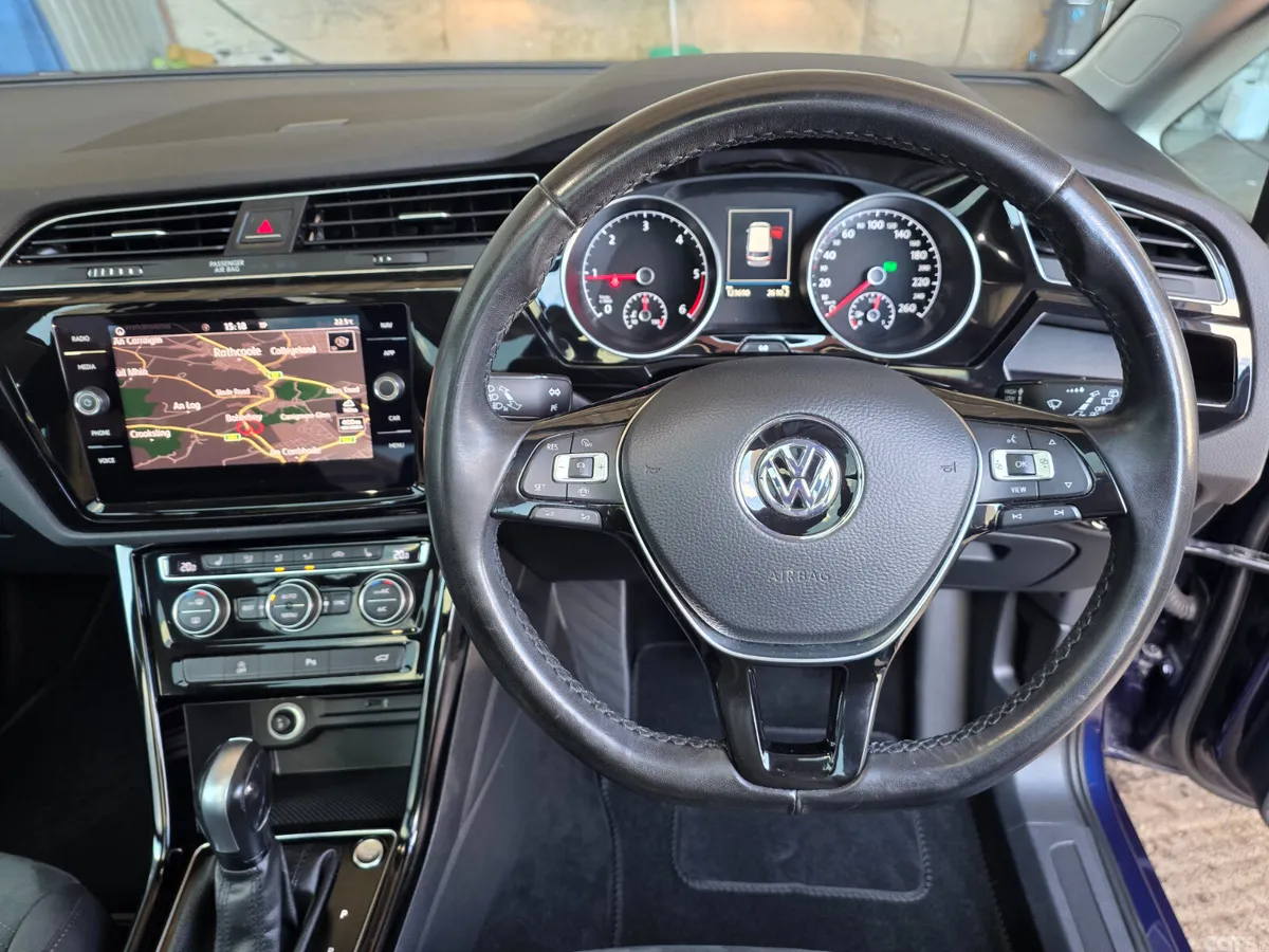 Volkswagen Touran MPV, Diesel, 2021, Blue