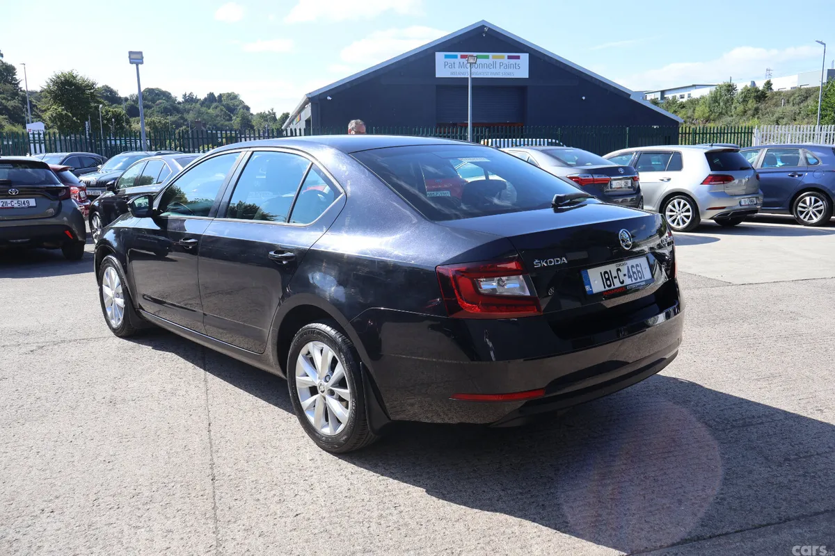 Skoda Octavia Saloon, Petrol, 2018, Black