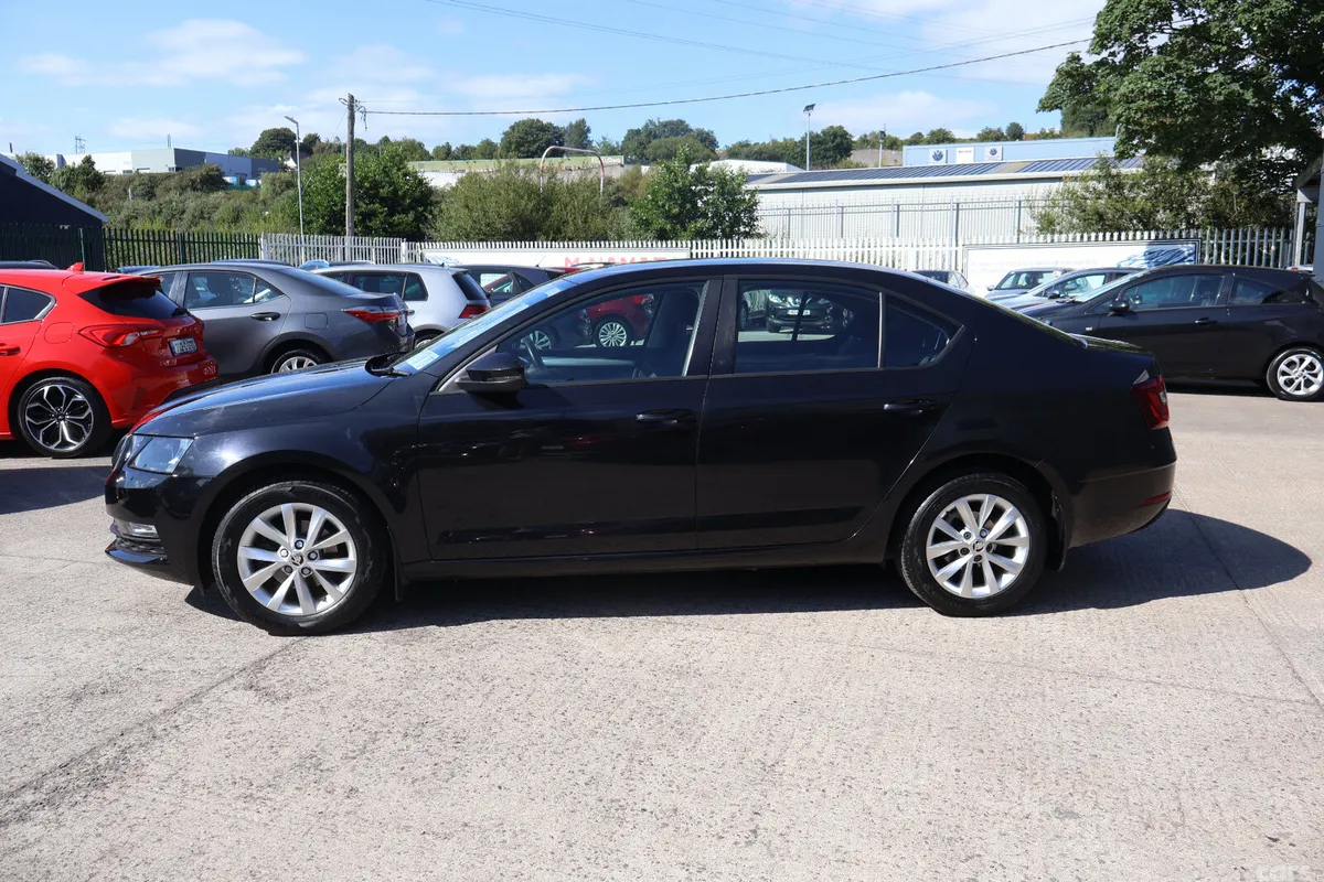 Skoda Octavia Saloon, Petrol, 2018, Black