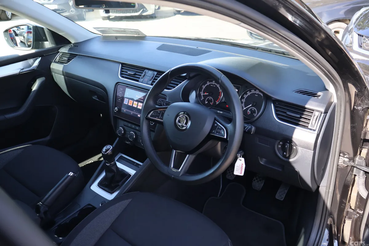 Skoda Octavia Saloon, Petrol, 2018, Black
