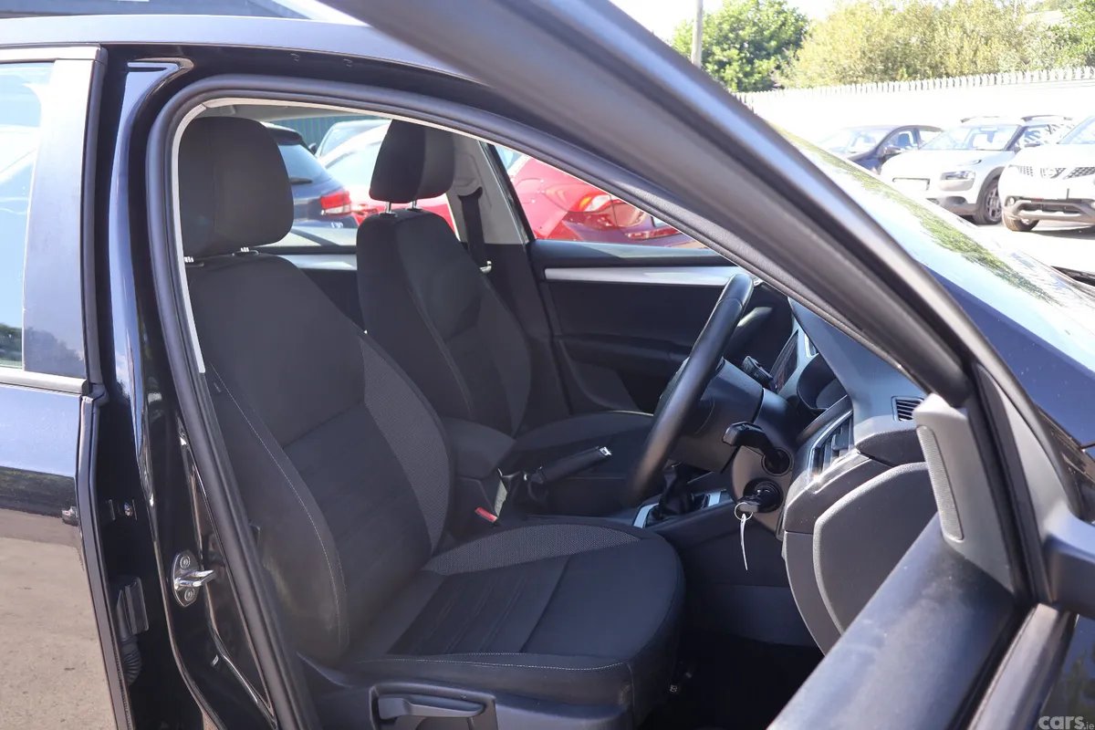 Skoda Octavia Saloon, Petrol, 2018, Black