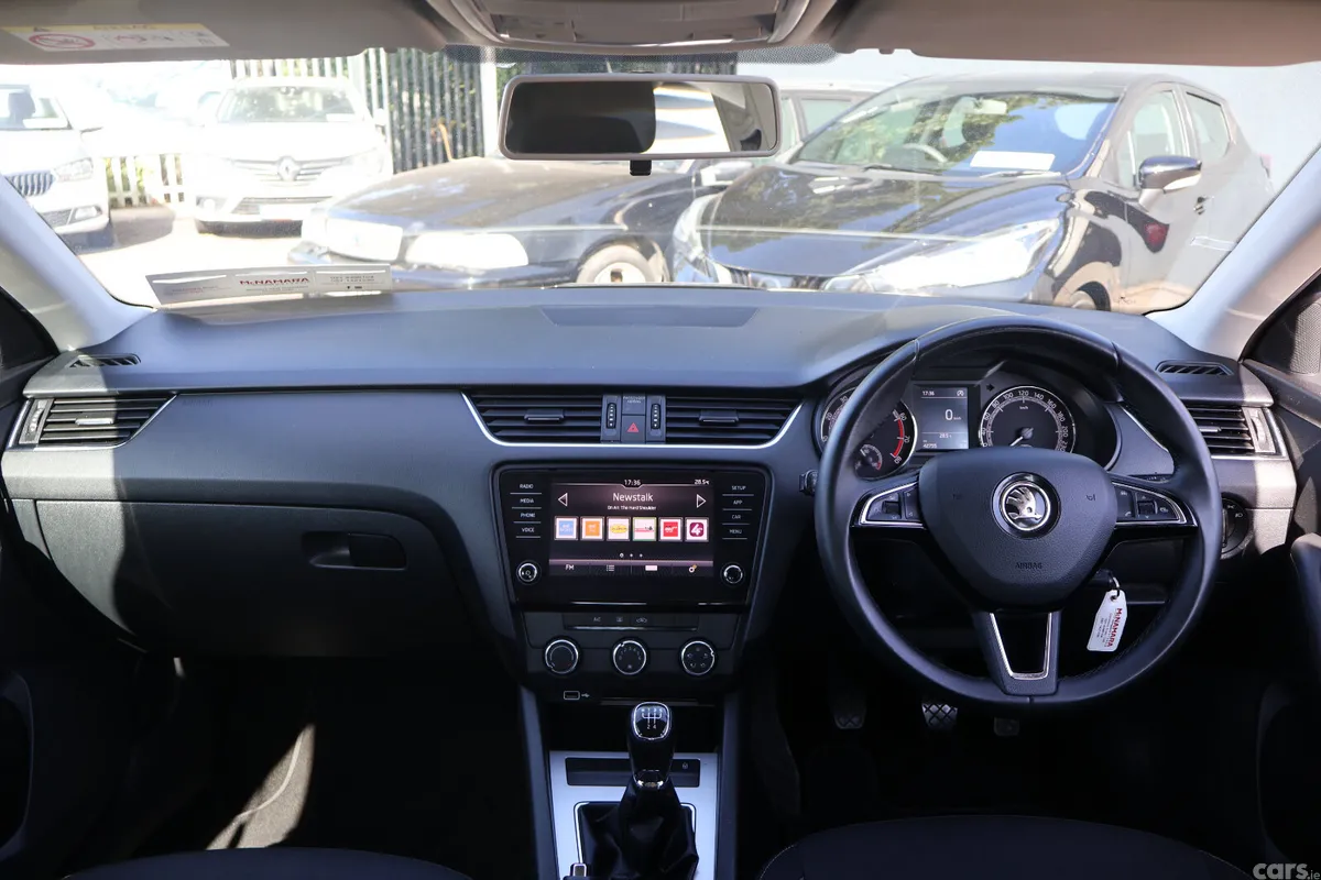 Skoda Octavia Saloon, Petrol, 2018, Black