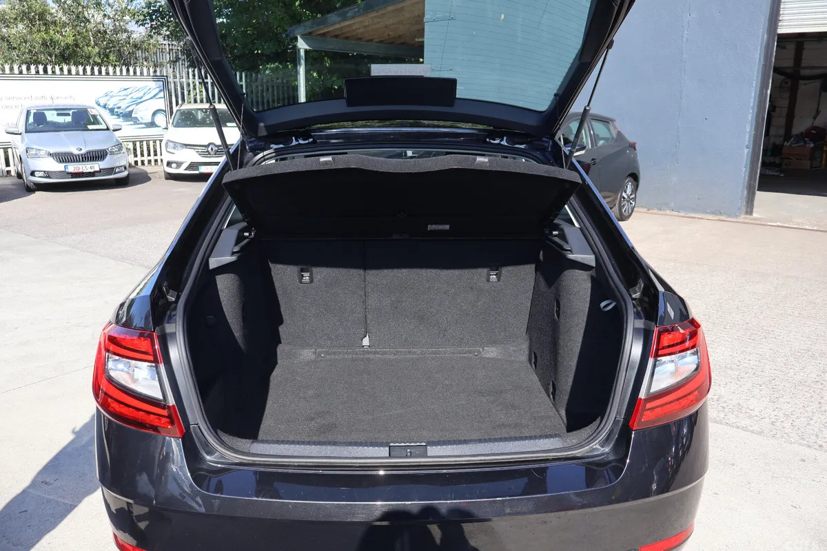 Skoda Octavia Saloon, Petrol, 2018, Black