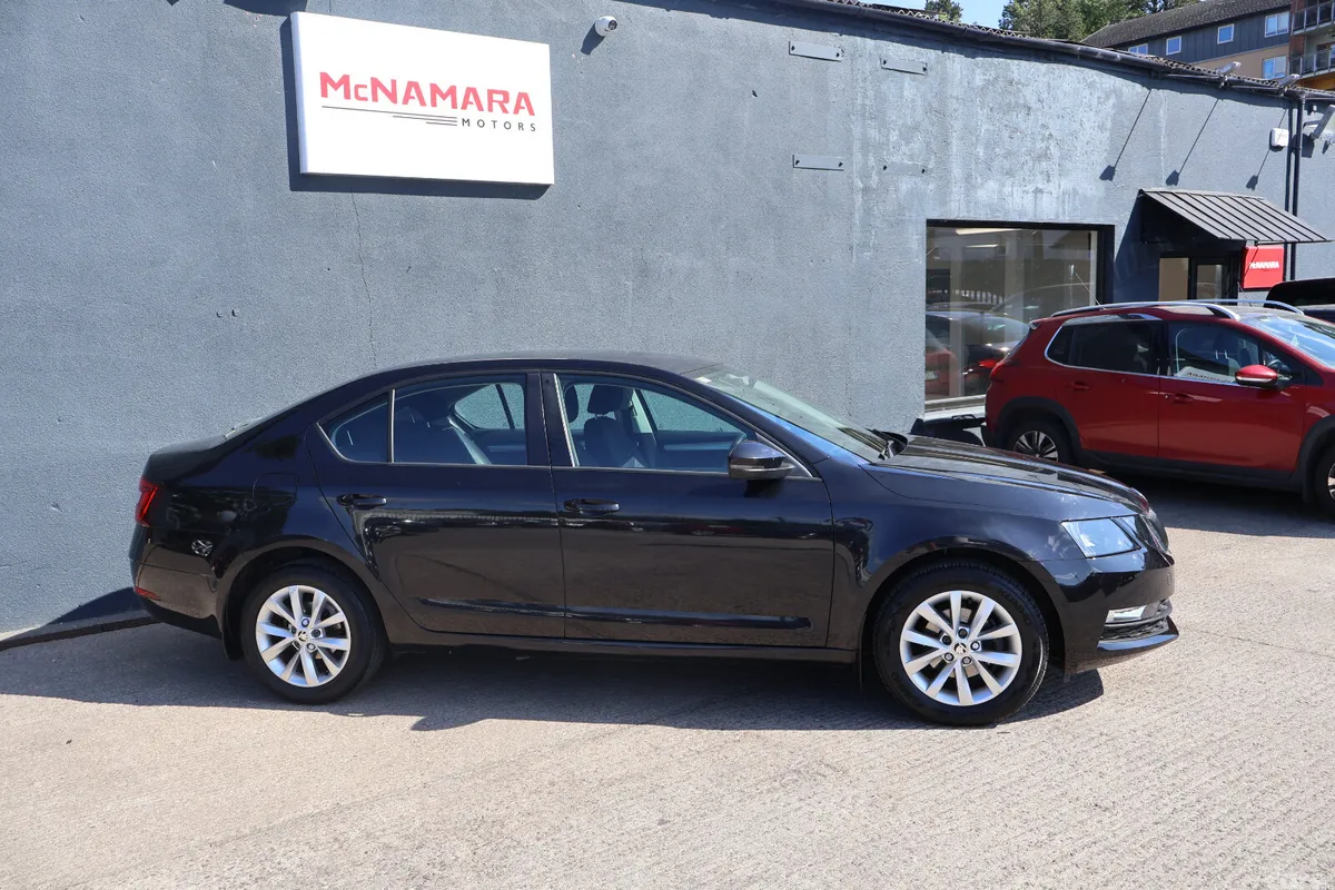 Skoda Octavia Saloon, Petrol, 2018, Black