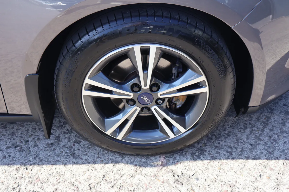 Ford Focus Saloon, Diesel, 2014, Brown