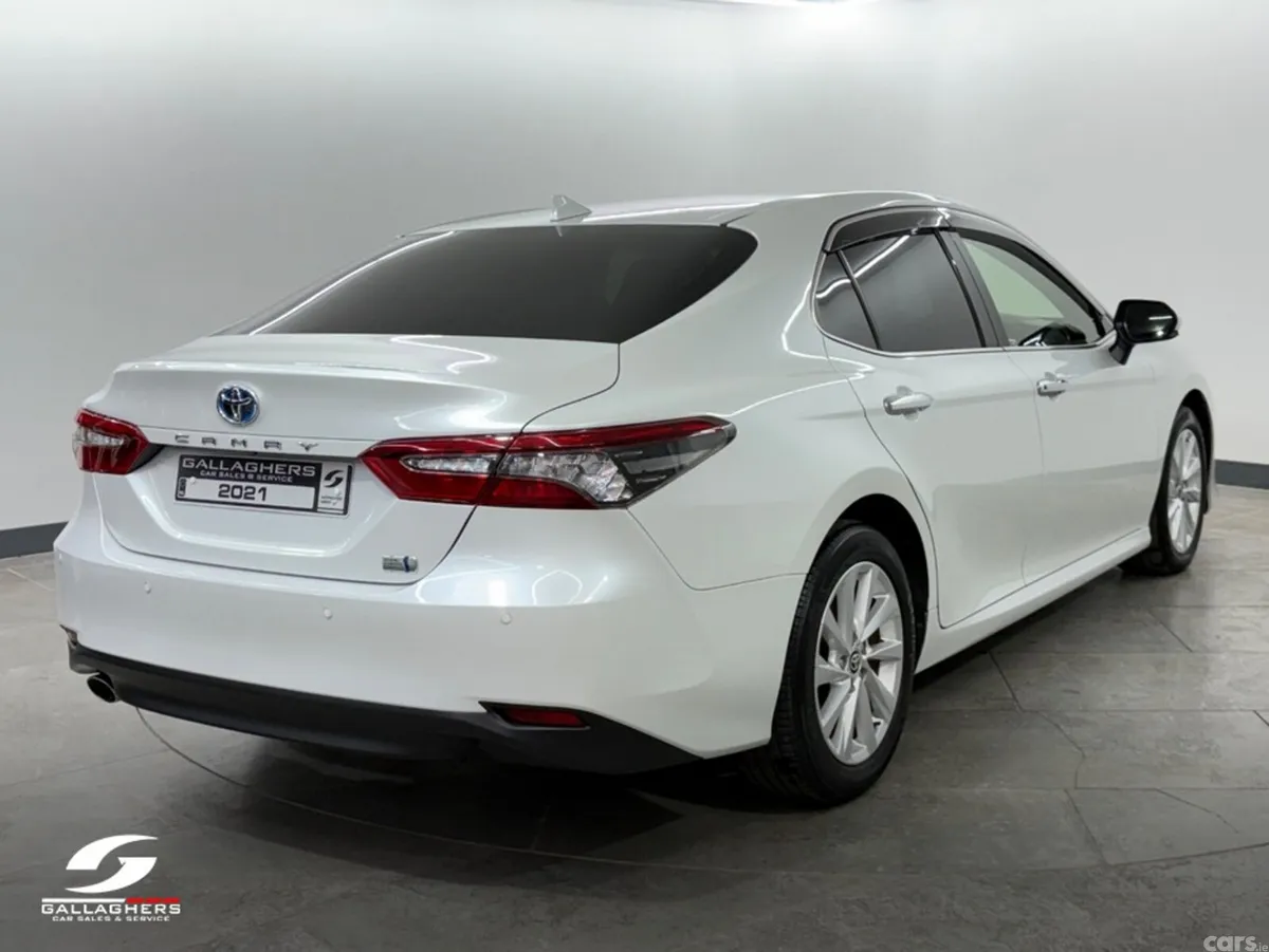 Toyota Camry Saloon, Petrol Hybrid, 2021, White