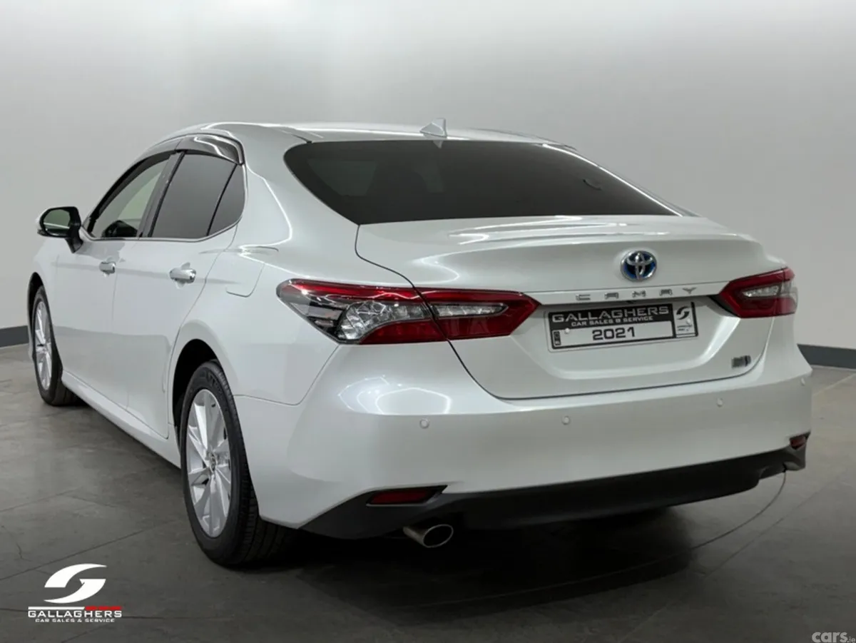 Toyota Camry Saloon, Petrol Hybrid, 2021, White