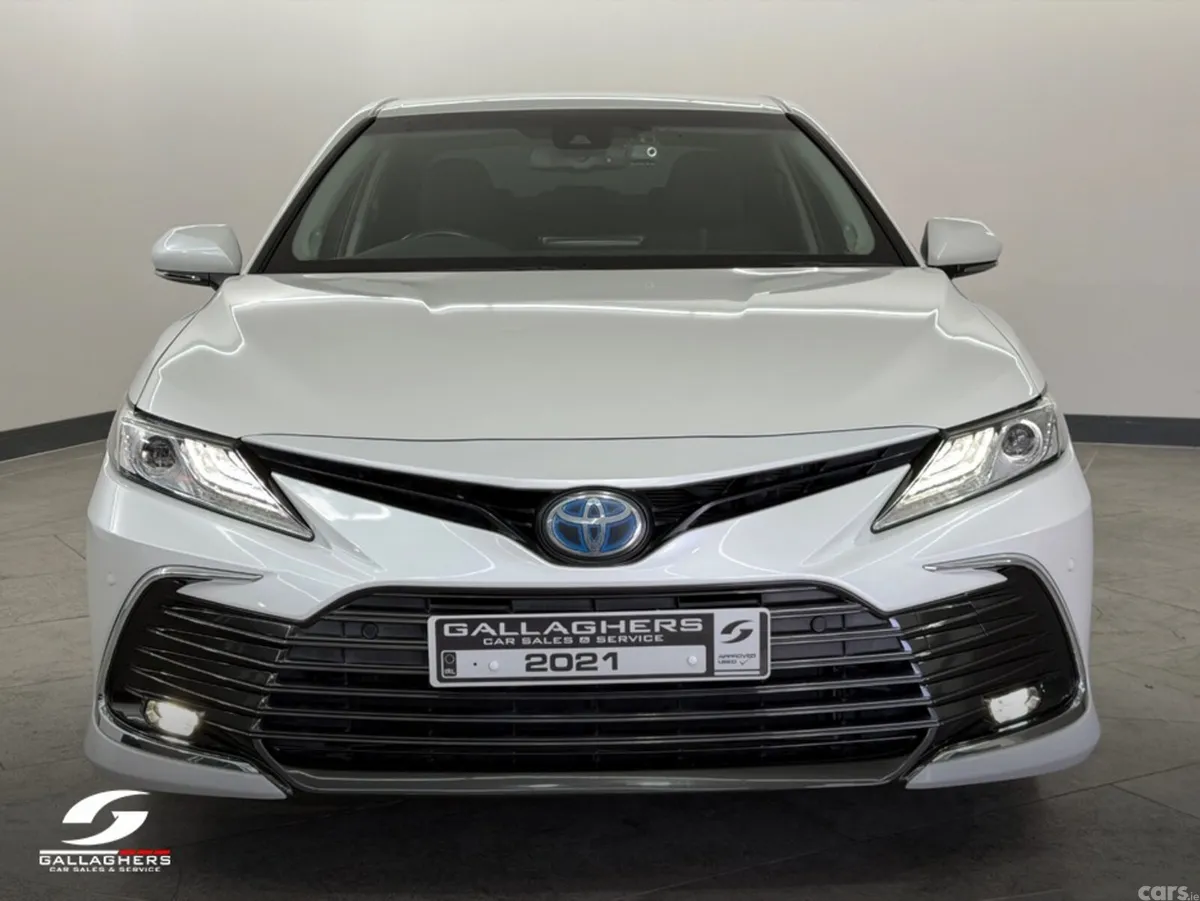 Toyota Camry Saloon, Petrol Hybrid, 2021, White