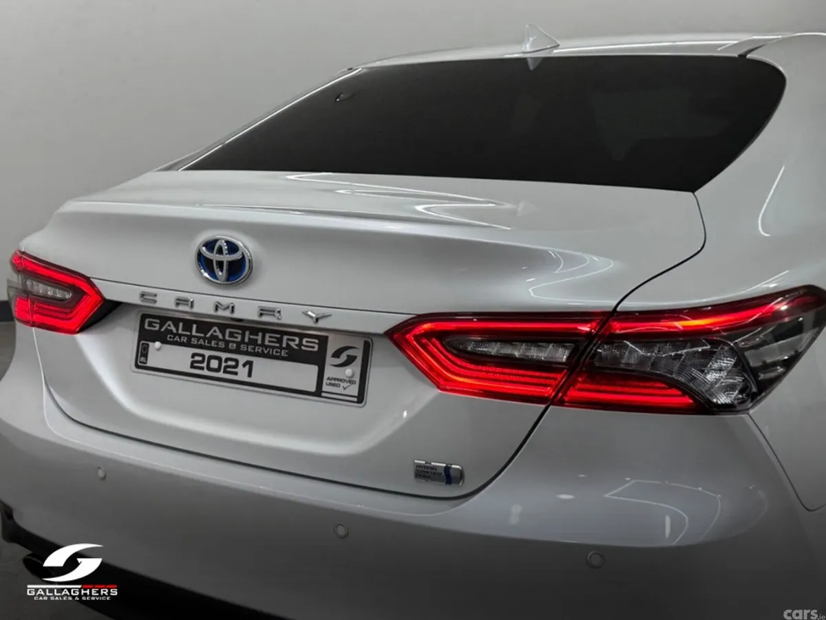 Toyota Camry Saloon, Petrol Hybrid, 2021, White