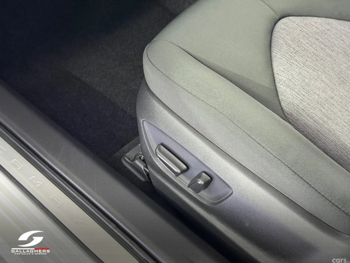 Toyota Camry Saloon, Petrol Hybrid, 2021, White