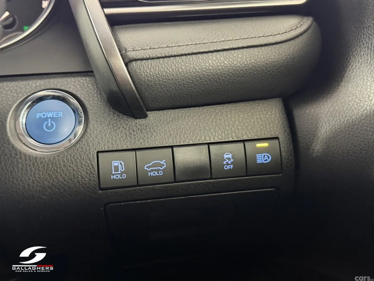 Toyota Camry Saloon, Petrol Hybrid, 2021, White