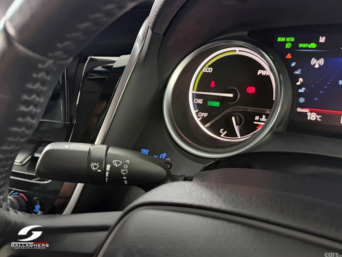 Toyota Camry Saloon, Petrol Hybrid, 2021, White