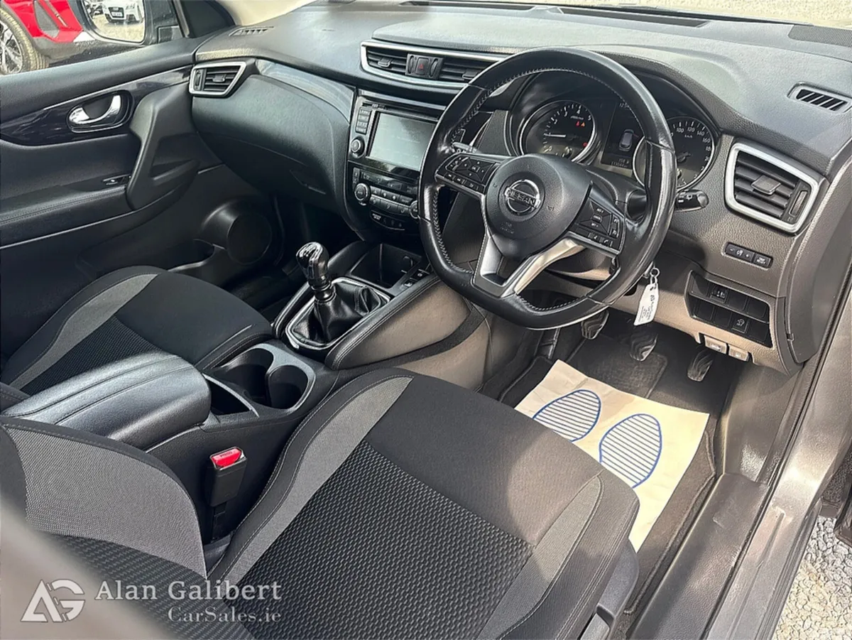 Nissan Qashqai MPV, Petrol, 2019, Grey