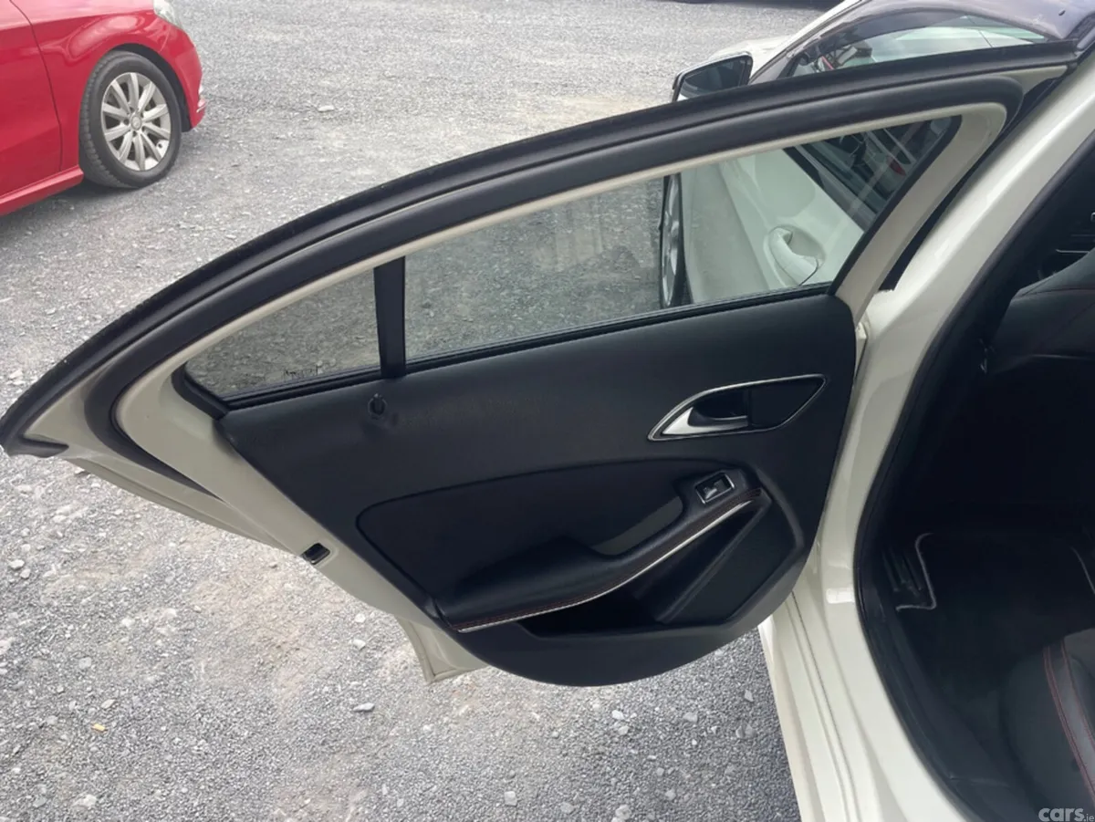 Mercedes-Benz Other Hatchback, Petrol, 2013, White