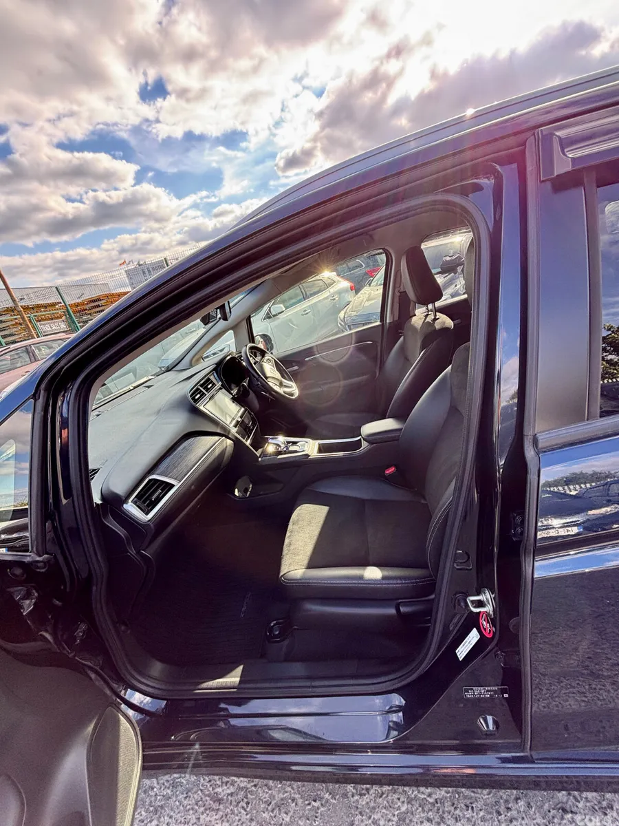 Honda Shuttle MPV, Petrol Hybrid, 2016, Black