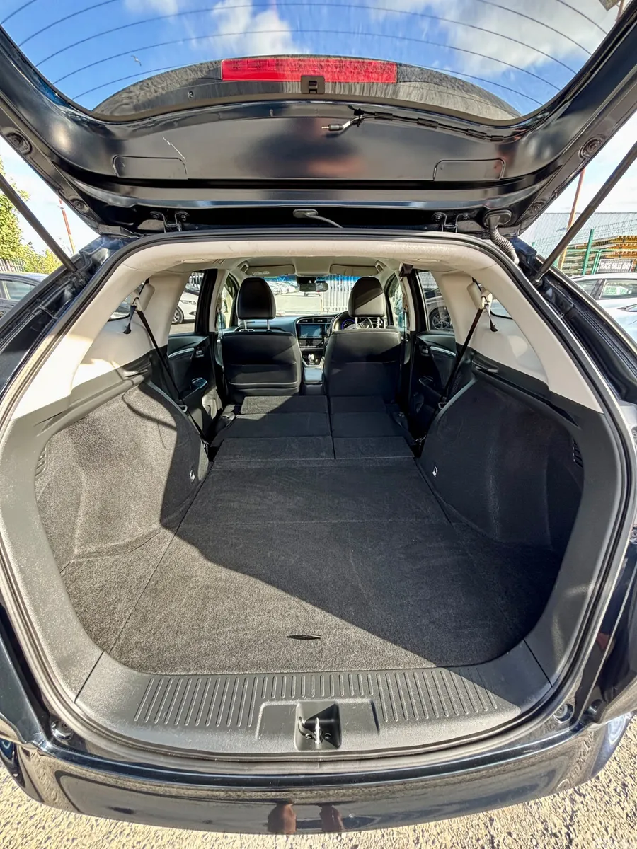 Honda Shuttle MPV, Petrol Hybrid, 2016, Black