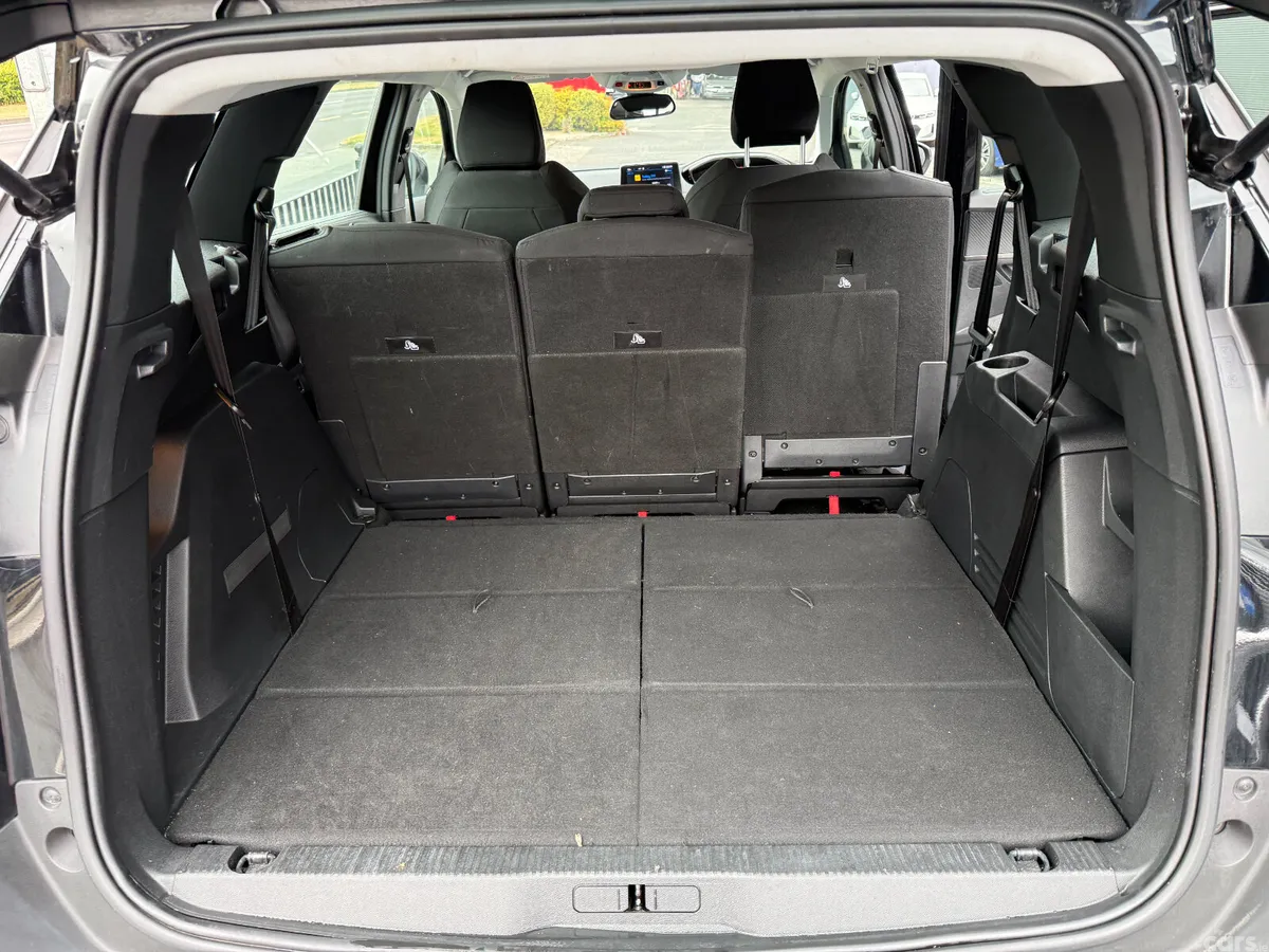 Peugeot 5008 MPV, Petrol, 2022, Black