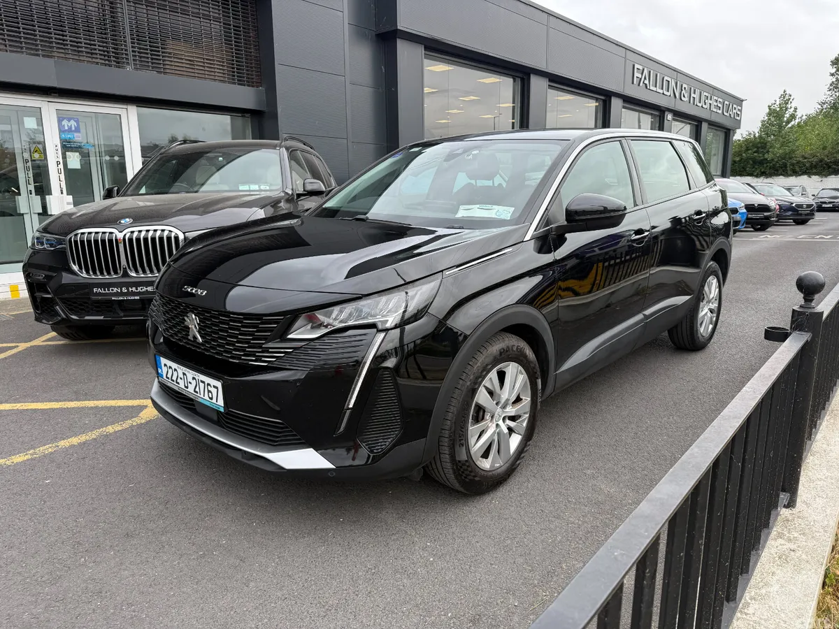 Peugeot 5008 MPV, Petrol, 2022, Black