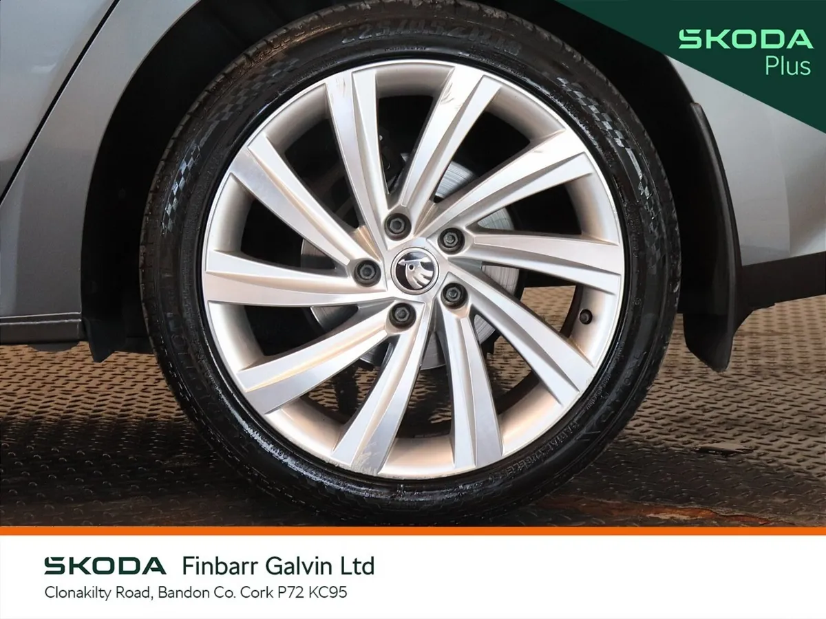 Skoda Octavia Saloon, Petrol, 2023, Grey