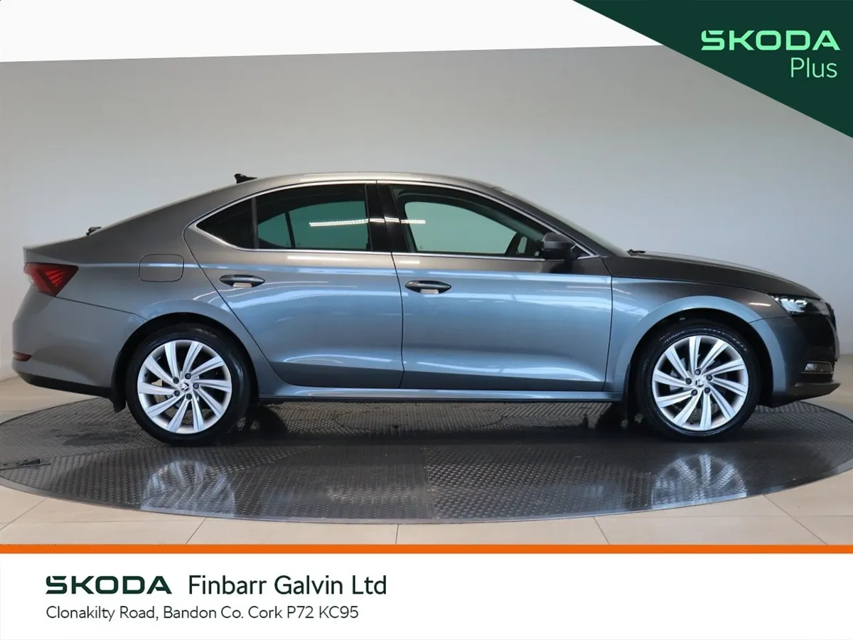 Skoda Octavia Saloon, Petrol, 2023, Grey