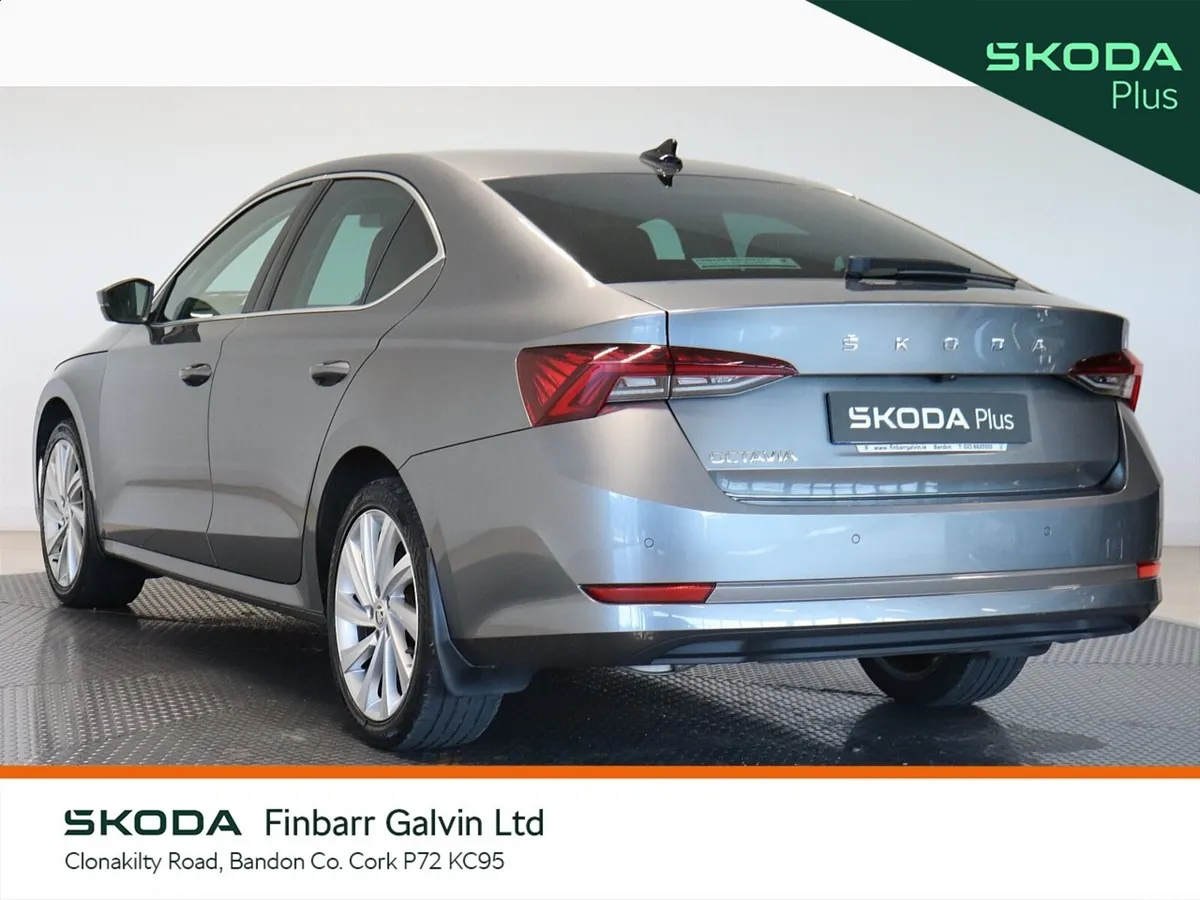 Skoda Octavia Saloon, Petrol, 2023, Grey