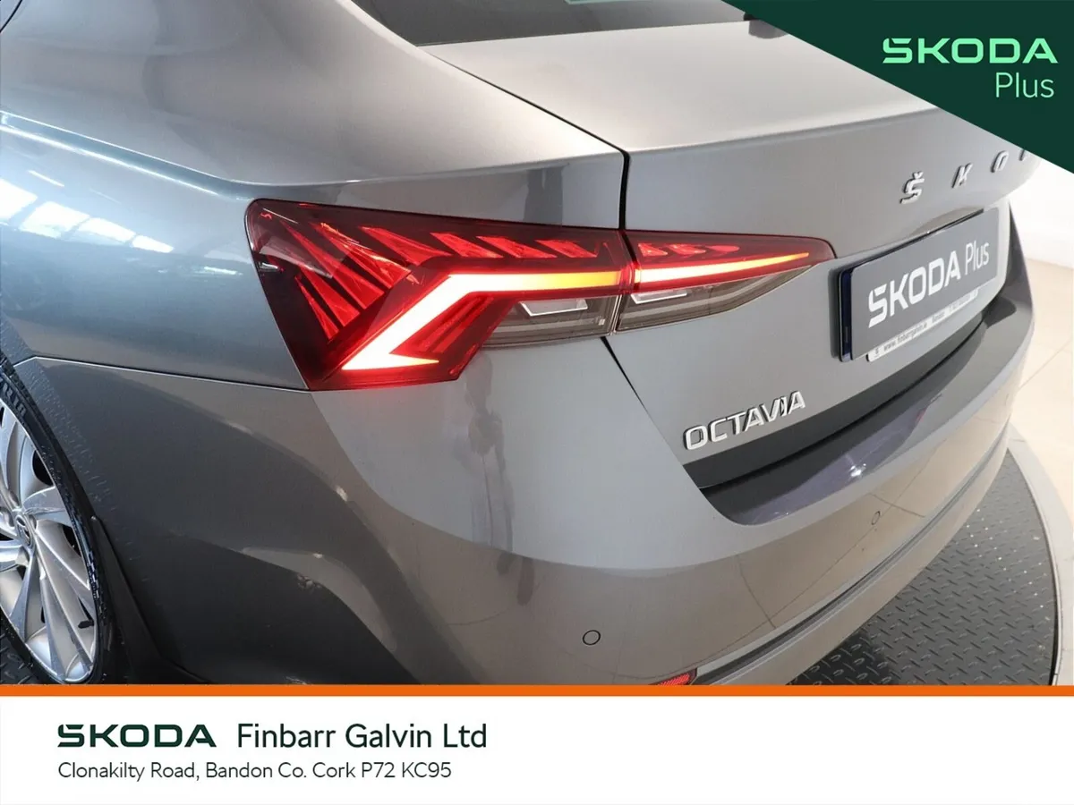 Skoda Octavia Saloon, Petrol, 2023, Grey