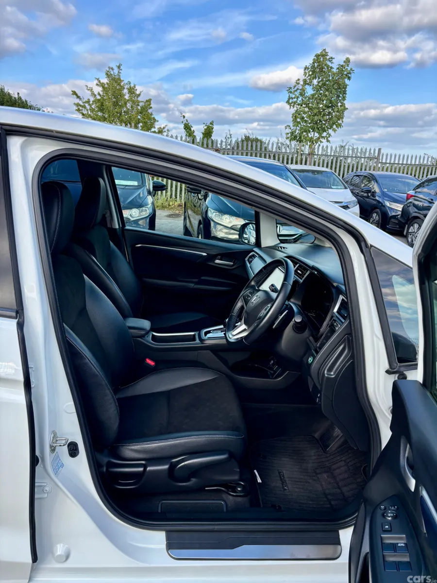 Honda Shuttle MPV, Petrol Hybrid, 2015, White