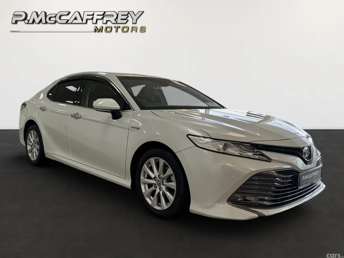 Toyota Camry Saloon, Petrol Hybrid, 2020, White