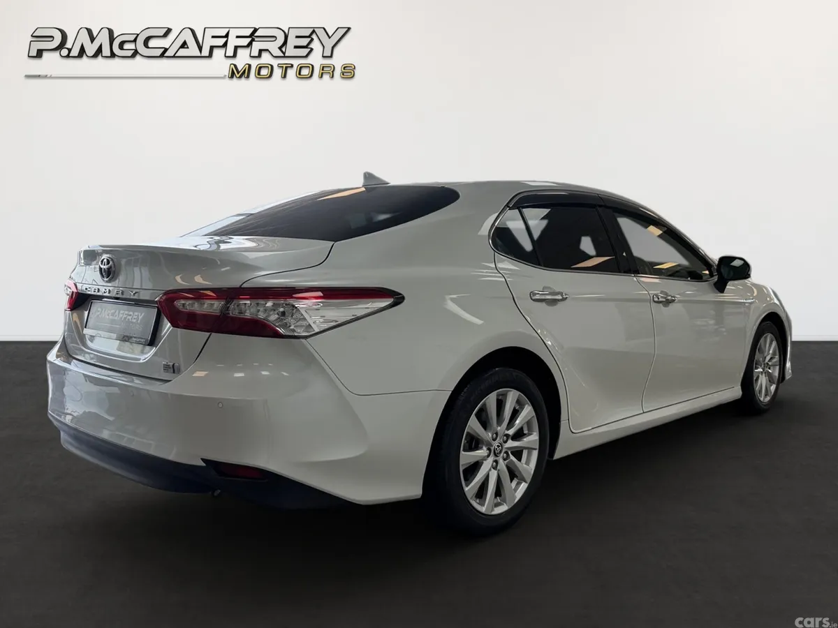 Toyota Camry Saloon, Petrol Hybrid, 2020, White