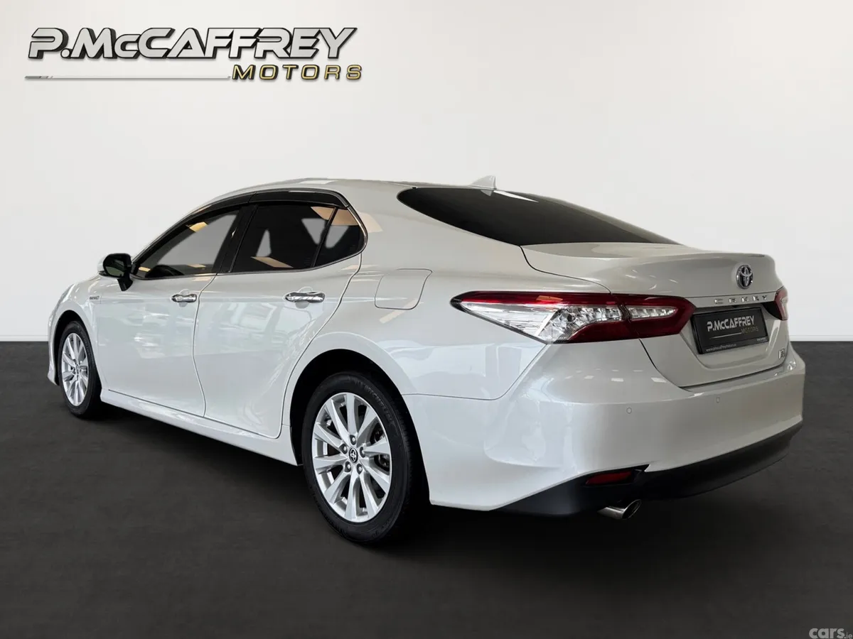 Toyota Camry Saloon, Petrol Hybrid, 2020, White