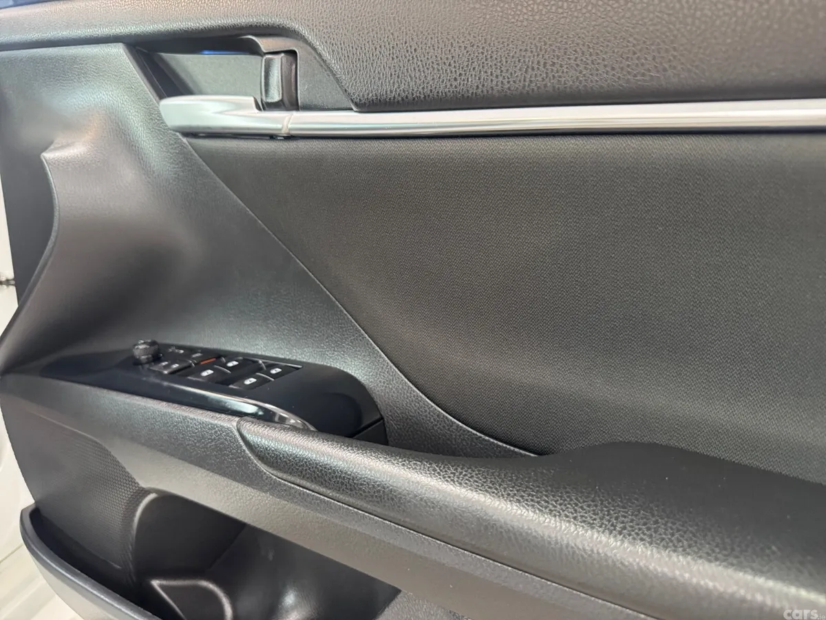 Toyota Camry Saloon, Petrol Hybrid, 2020, White
