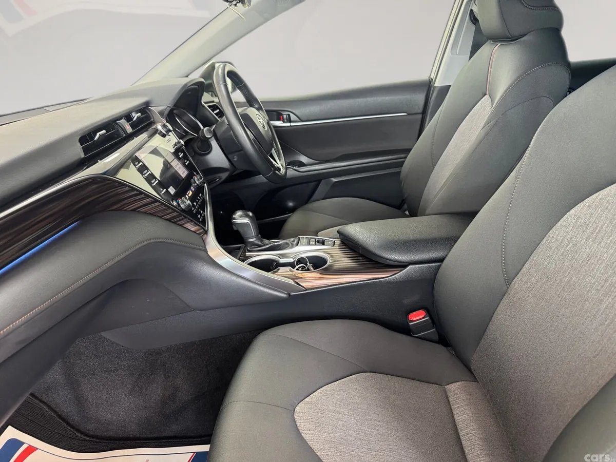 Toyota Camry Saloon, Petrol Hybrid, 2020, White