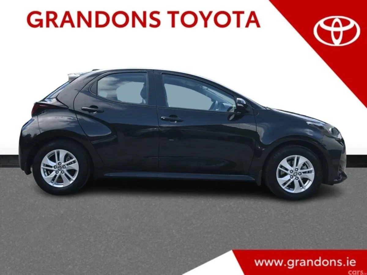Toyota Yaris Hatchback, Petrol Hybrid, 2025, Black
