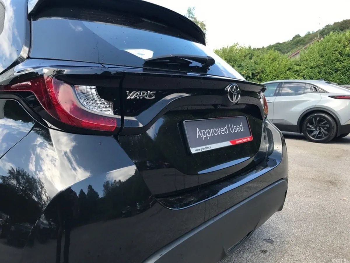 Toyota Yaris Hatchback, Petrol Hybrid, 2025, Black