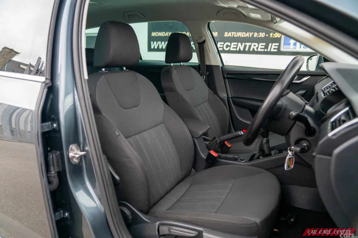 Skoda Octavia Estate, Petrol, 2018, Grey