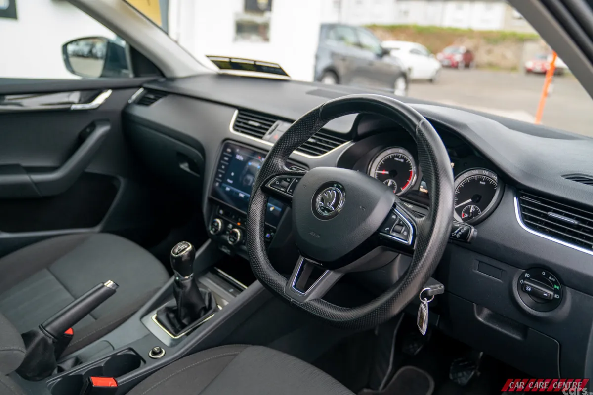 Skoda Octavia Estate, Petrol, 2018, Grey